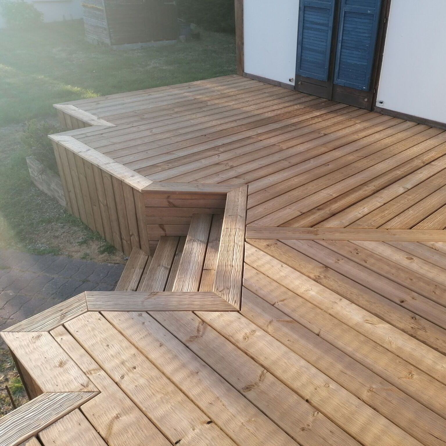 realisation-lame-terrasse-bois-europeen-pin-gouge-scaled-e1676046064744 realisation-lame-terrasse-bois-europeen-pin-gouge-scaled-e1676046064744